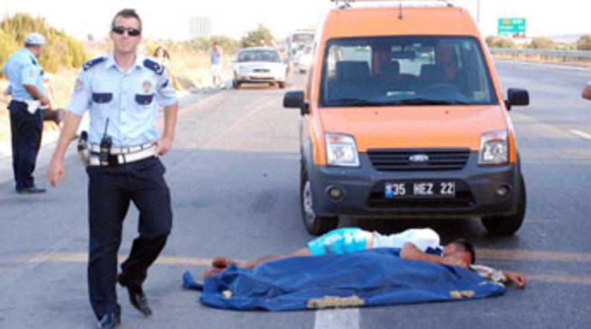 Kızının cesedine sarılıp g&ouml;zyaşı d&ouml;kt&uuml;