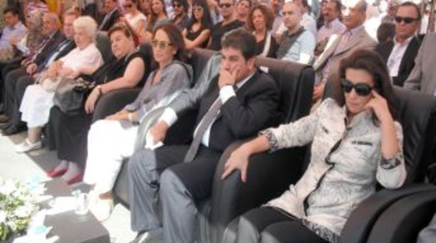 &Ccedil;&ouml;pten geri d&ouml;n&uuml;şt&uuml;r&uuml;len 400 bin defter &ouml;ğrencilere dağıtıldı