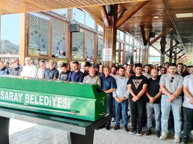 Beşinci kattan d&uuml;şerek hayatını kaybeden gen&ccedil; kız son yolculuğuna uğurlandı