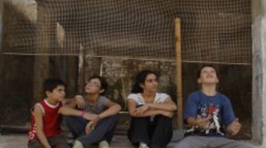 &Ccedil;ocuklar belgesele doyacak