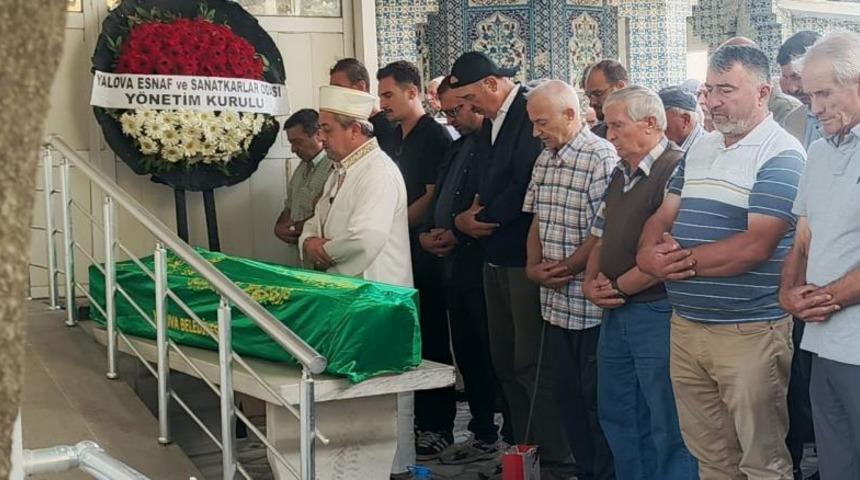 İznik G&ouml;l&uuml;&rsquo;nde hayatını kaybeden &ouml;ğretmen Yalova&rsquo;da toprağa verildi