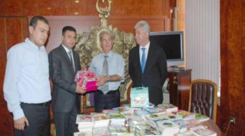 Hayırsever iş adamından Milli Eğitim'e kitap bağışı