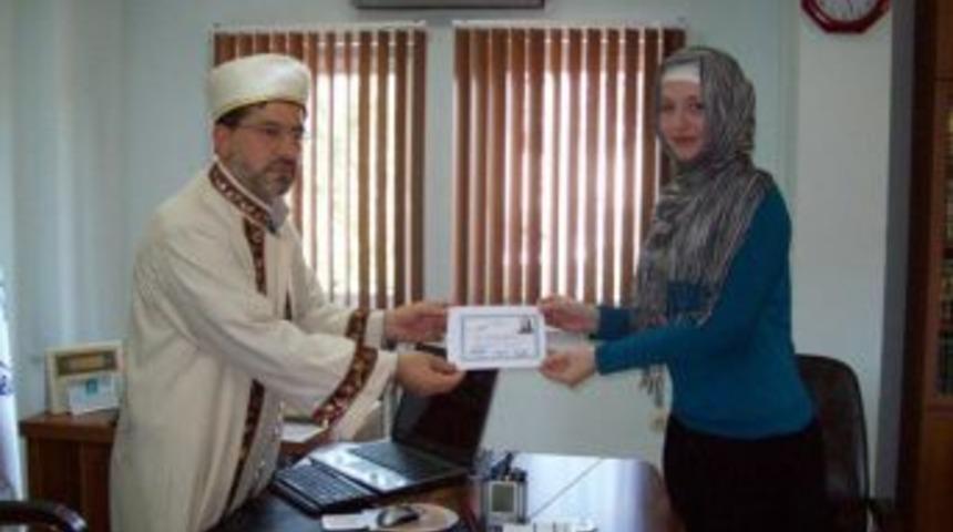 Gen&ccedil; Alman kızı m&uuml;sl&uuml;man oldu