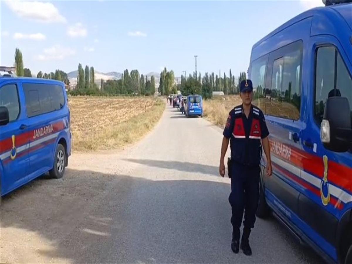 Kavgayı ayırmak isteyen gen&ccedil;, av t&uuml;feğiyle vurularak &ouml;ld&uuml;r&uuml;ld&uuml; 1