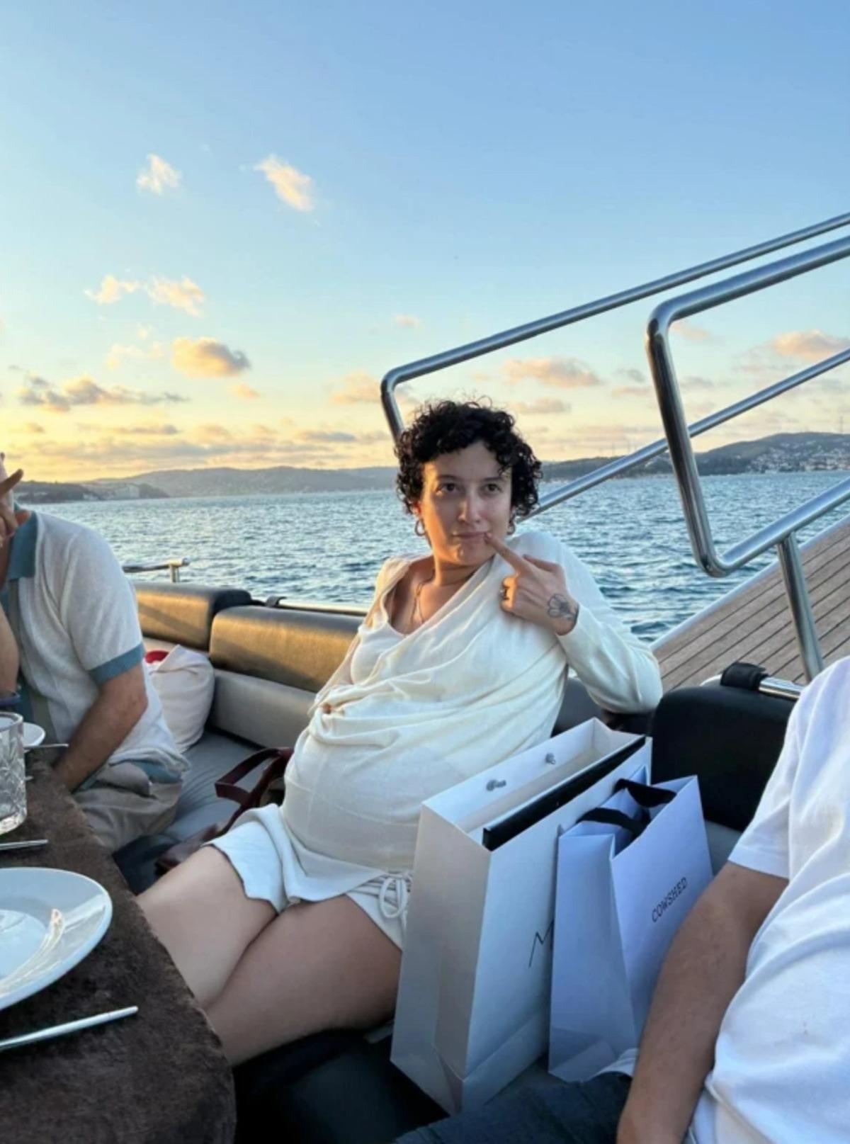 Melike Şahin’in son hali dikkat çekti: Doğum için gün sayıyor 3