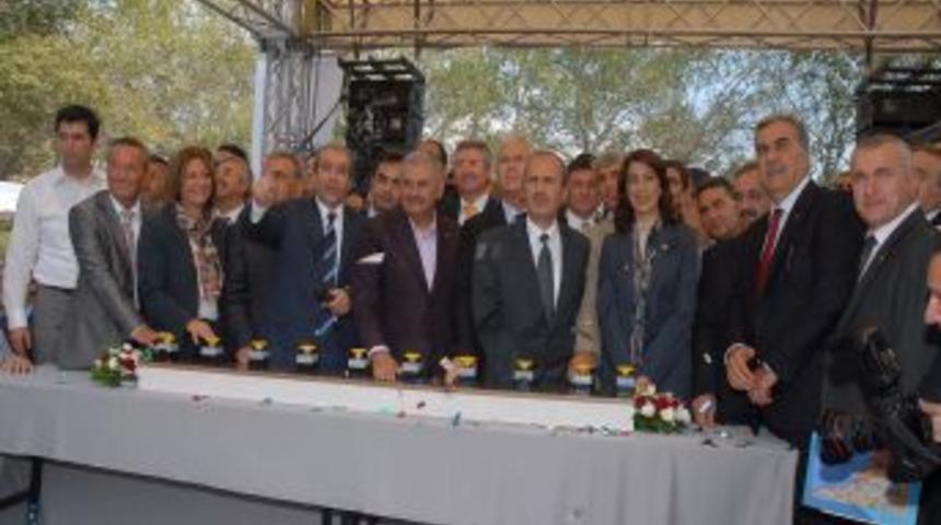 AK Parti'nin İzmir'le ilgili '&ccedil;ılgın' t&uuml;nel projesinin temeli atıldı