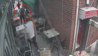 2 kişinin &ouml;ld&uuml;ğ&uuml; silahlı kavgada ş&uuml;pheliler pencereden atlayıp b&ouml;yle ka&ccedil;mış