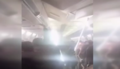 Yolcu u�a��nda deh�et anlar�! Kabinin tavan� ��kt�