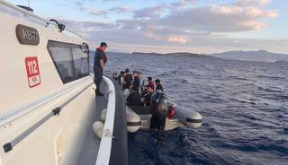 İzmir a&ccedil;ıklarında 19 d&uuml;zensiz g&ouml;&ccedil;men yakalandı