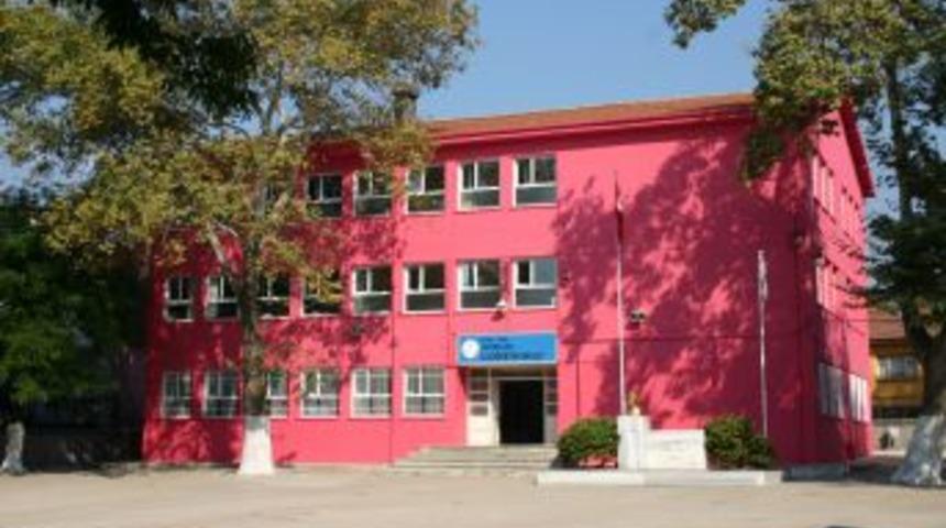 Okullarını g&ouml;ren &ouml;ğrenciler şok oldu