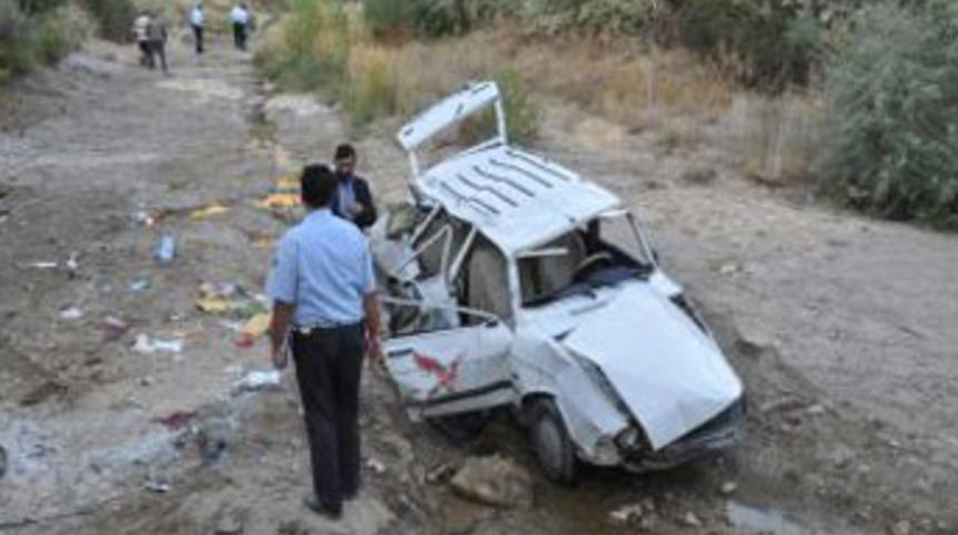 Bir aile yok oldu: 3 &ouml;l&uuml;, 3 yaralı