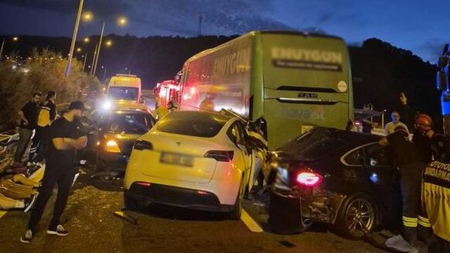  İstanbul-İzmir Otoyolu'nda zincirleme kazada 11 kişi yaralandı