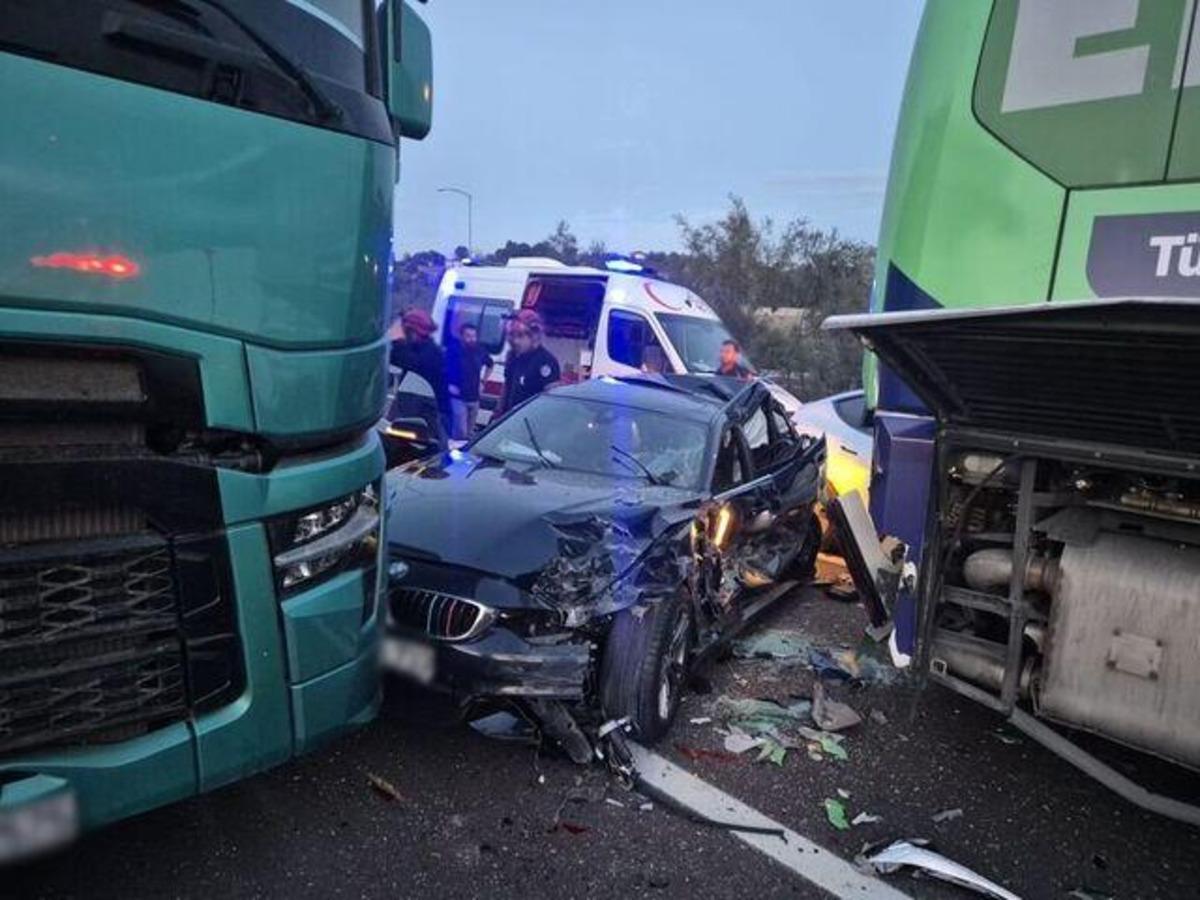  İstanbul-İzmir Otoyolu nda zincirleme kazada 11 kişi yaralandı 1