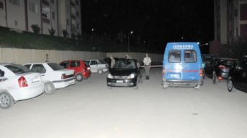 Park halindeki otomobilde ceset bulundu
