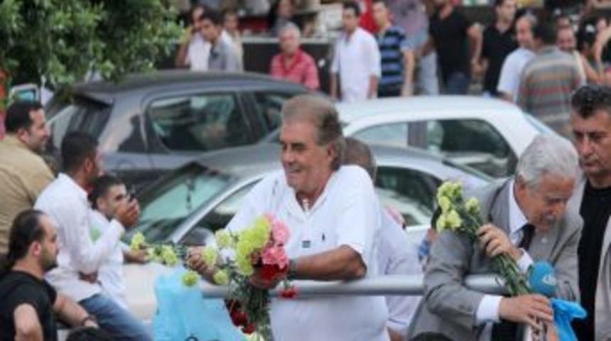 Sinemanın yıldızları 'Sevgi Korteji' ile halkla buluştu