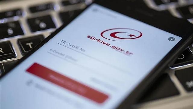 Duyan e-Devlet'e koşuyor: Binlerce kişi bekliyordu, s&uuml;re&ccedil; başladı