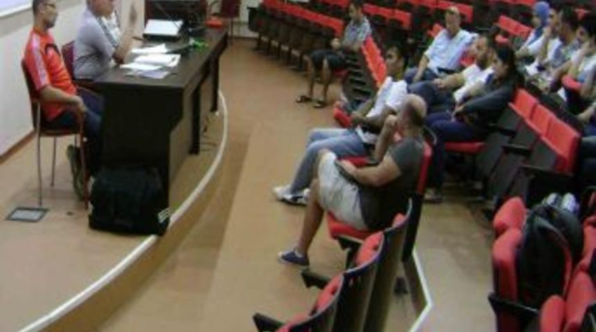 Eskrimde antren&ouml;r ve hakem seminerleri yapıldı