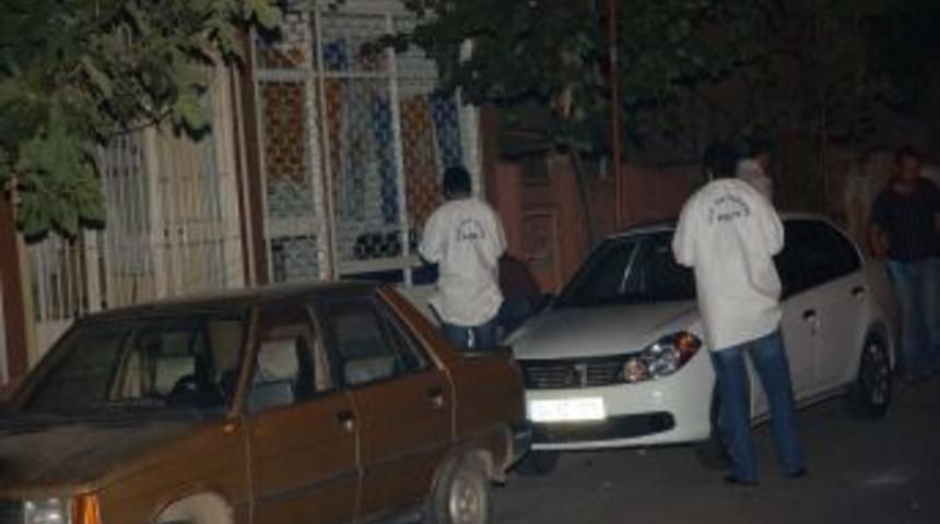 İki market ile bir parti b&uuml;rosuna ses bombalı saldırı