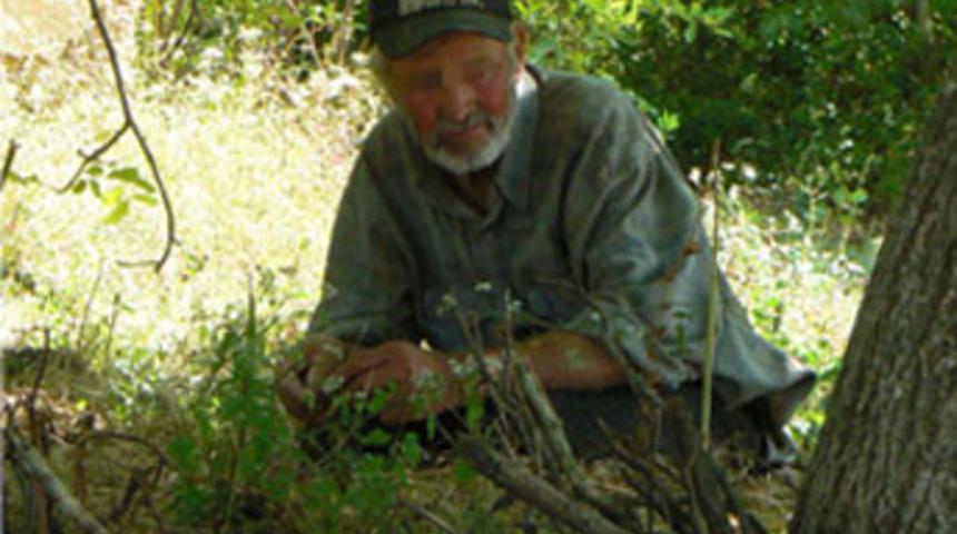 Kazara eşinin boğazını kesti, eş &ouml;ld&uuml;!