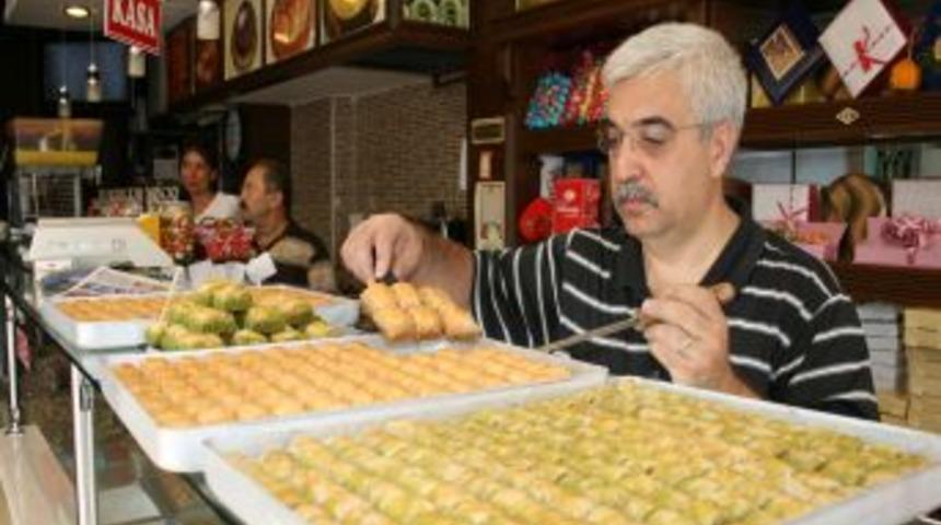 Bayram baklavaları artık annelerin elinden değil, ustaların elinden yeniyor