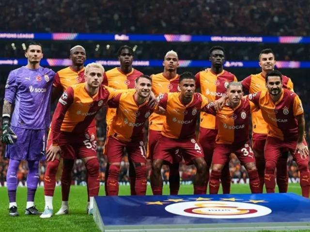 Y&ouml;netimin sabrı taştı! Yıldız ismin menajeri &ccedil;ağrıldı: Kendinize kul&uuml;p bulun