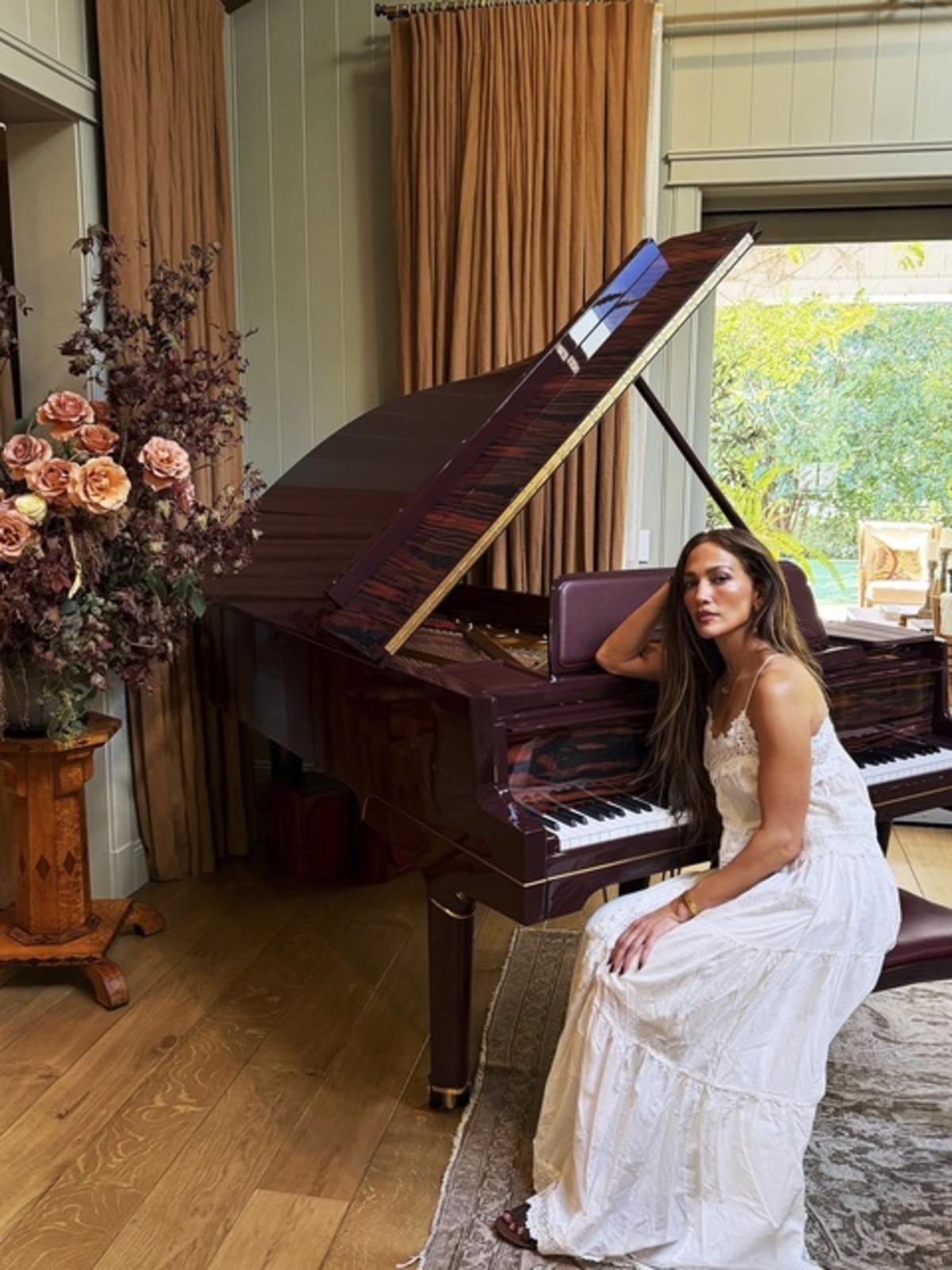 Jennifer Lopez 18 milyon dolarlık evinin kapılarını açtı! Lüks villasında yok yok 4