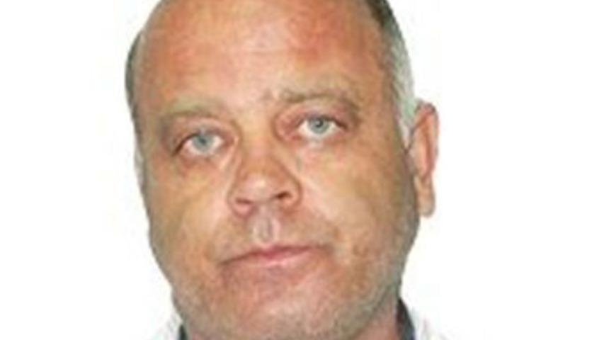 Eşini &ouml;ld&uuml;rd&uuml;, cesediyle sokaklarda gezdi