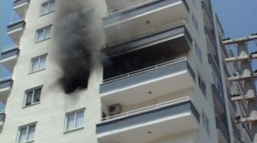 Apartmanda &ccedil;ıkan yangın korkuttu