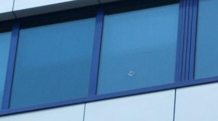 Tanınmış iş adamı ofisinde vurulmuş olarak bulundu