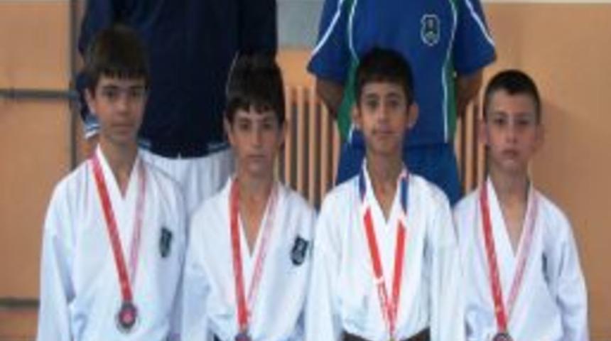 Gen&ccedil; kareteciler, Bursa'ya madalya ile d&ouml;nd&uuml;