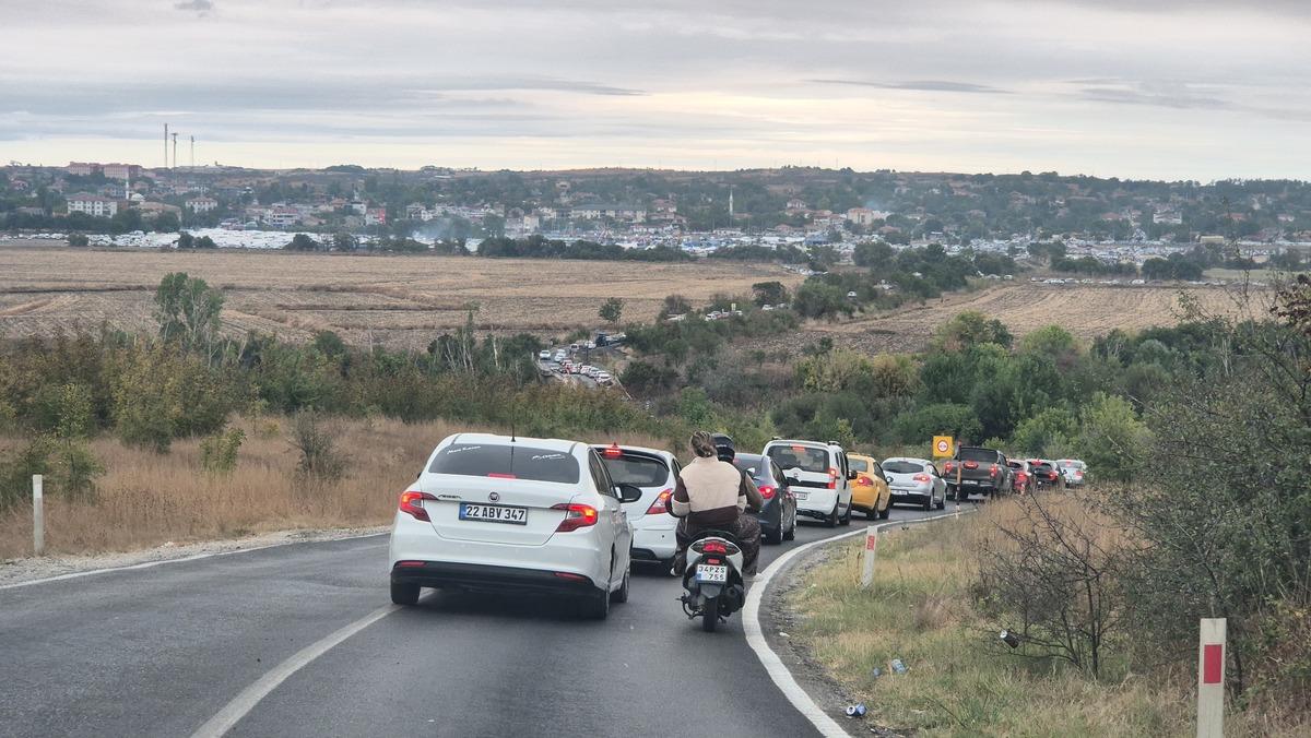 İlçe resmen dışına taştı: Nüfusu 1700, ziyaretçisi 400 bin kişi! Tek bir amaçları var 1