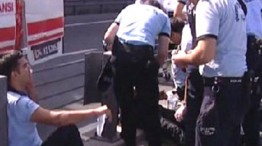 Çevik kuvvet otobüsü devrildi: 10 yaralı