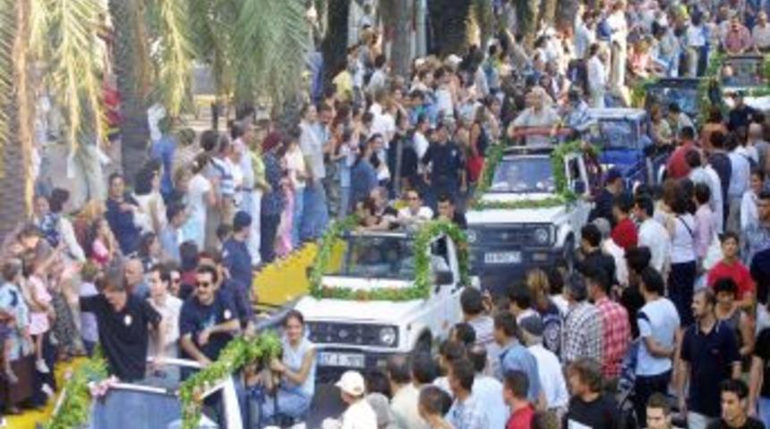 Altın Portakal korteji halkla sanat&ccedil;ıları buluşturacak