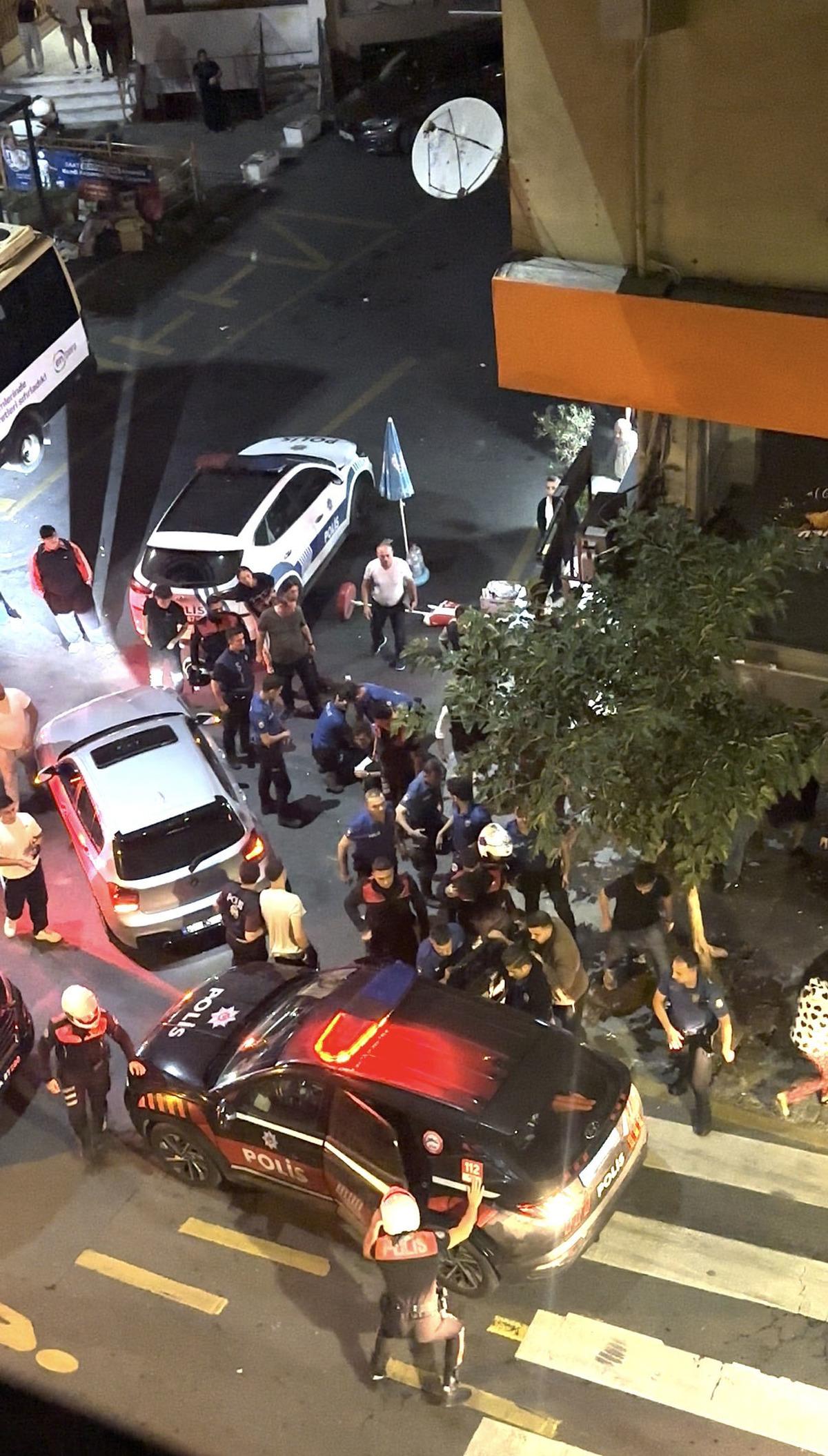 Kağıthane de iğren&ccedil; olay! &Ouml;nce s&ouml;zl&uuml; sonra fiziki taciz: İfadeleri alınıp serbest kaldılar... 8