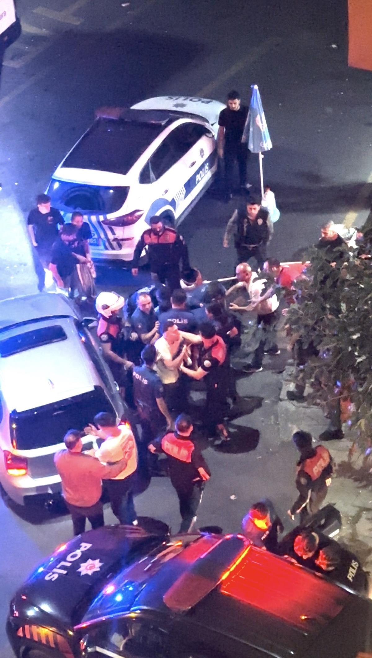 Kağıthane de iğren&ccedil; olay! &Ouml;nce s&ouml;zl&uuml; sonra fiziki taciz: İfadeleri alınıp serbest kaldılar... 4