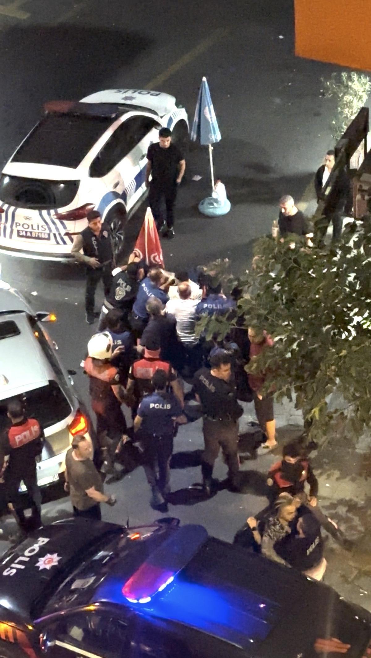 Kağıthane de iğren&ccedil; olay! &Ouml;nce s&ouml;zl&uuml; sonra fiziki taciz: İfadeleri alınıp serbest kaldılar... 2
