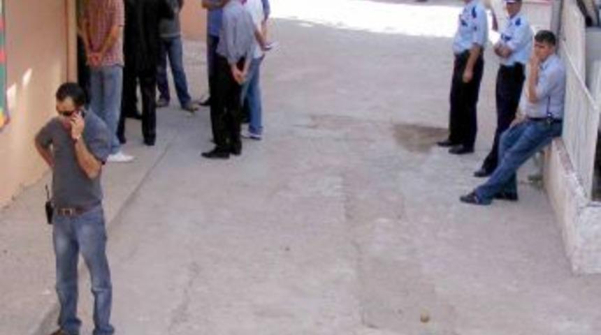 Polis memuru eşi ve 3 &ccedil;ocuğunu katletti, kızını yaraladı