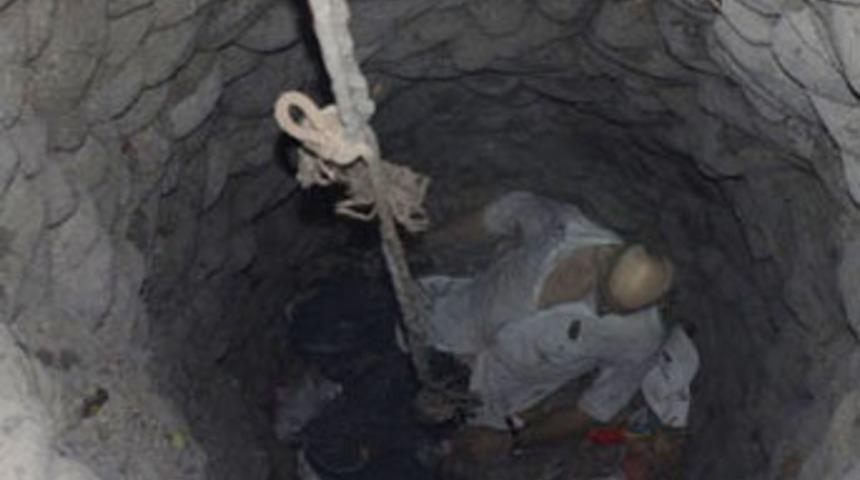 Kuyu temizlik&ccedil;isi kuyuda can verdi!