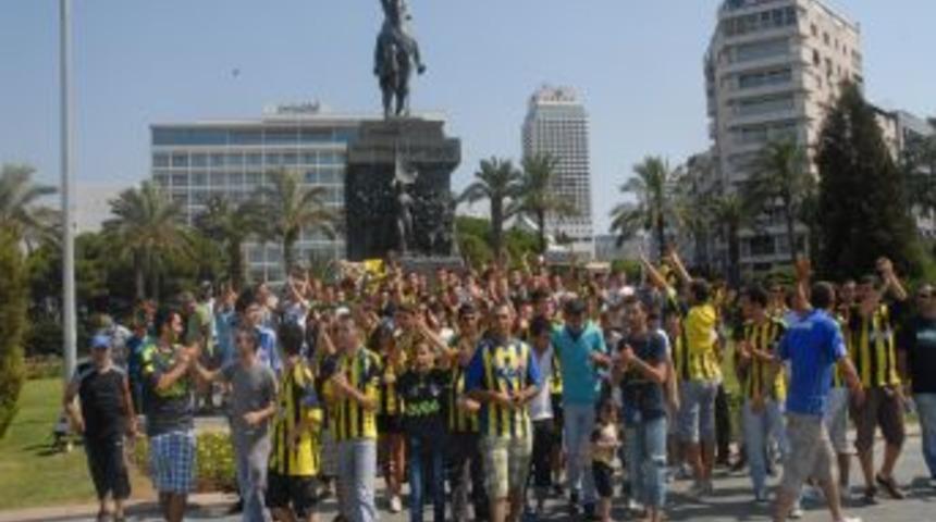Fenerbah&ccedil;eliler TFF'yi protesto etti