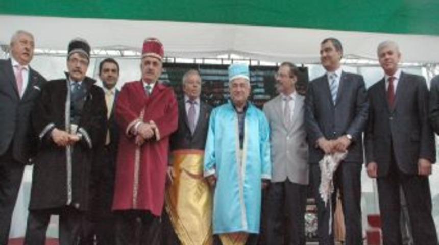 Meclis Başkanı &Ccedil;i&ccedil;ek: Gen&ccedil; kızlarımızı &ouml;ld&uuml;renler &ccedil;ıkmaz yoldalar