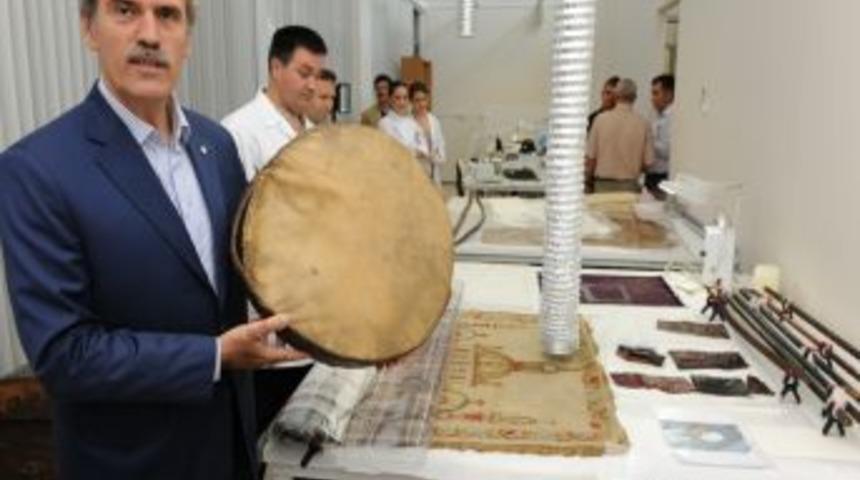 &Uuml;ftade&rsquo;ki 500 yıllık sanduka a&ccedil;ıldı, emanetler titizlikle restore ediliyor