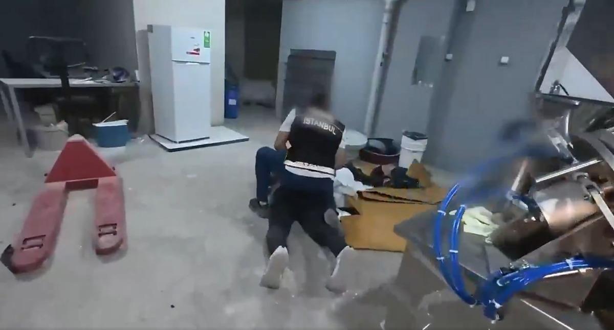 İstanbul Emniyet Müdürü Selami Yıldız duyurdu! Zehir tacirlerine dev operasyon: "Uyuşturucuya topyekun savaş açtık" 2