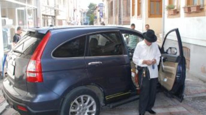 Hamdi Sedef&ccedil;i&rsquo;nin babası aracıyla yayaya &ccedil;arptı