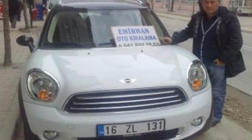 Kırmızı ışıkta bekleyen eski ortağını vurdu