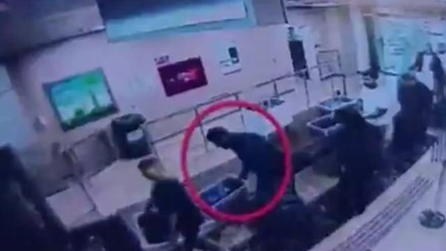 &Ccedil;ifte cinayete yangın s&uuml;s&uuml; vermeye &ccedil;alışmıştı! Katil, X-Ray'deki ayrıntıyla yakalandı