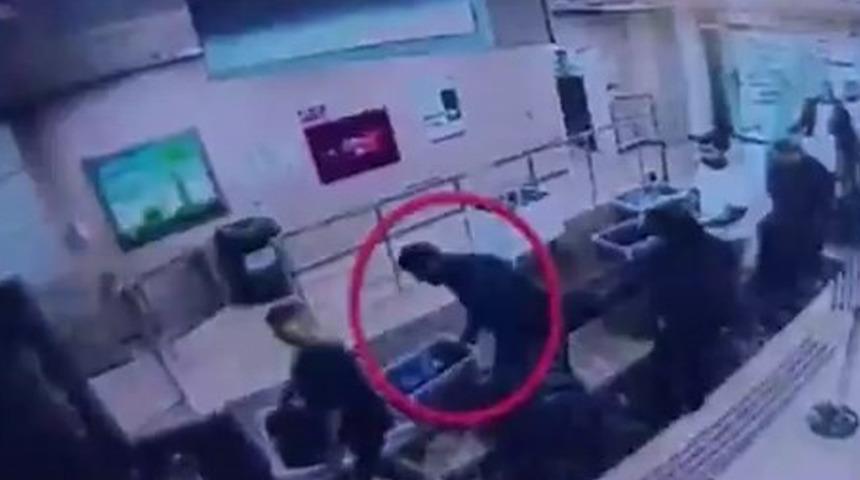 &Ccedil;ifte cinayete yangın s&uuml;s&uuml; vermeye &ccedil;alışmıştı! Katil, X-Ray'deki ayrıntıyla yakalandı
