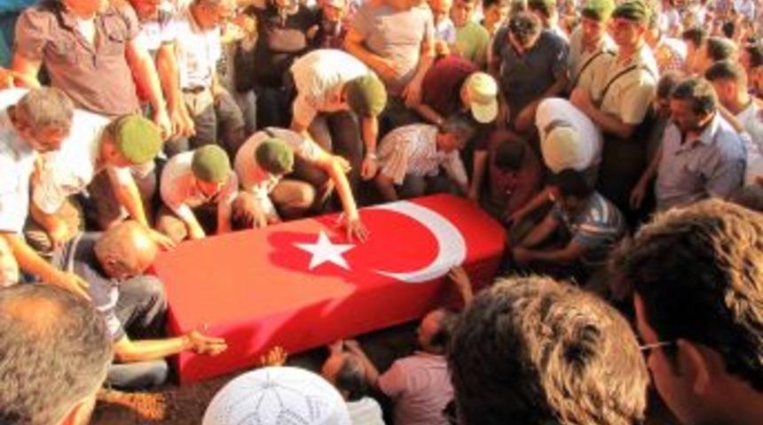 Şehit Uzman &Ccedil;avuş Angay&rsquo;ın cenaze t&ouml;reninde g&ouml;z yaşları sel oldu