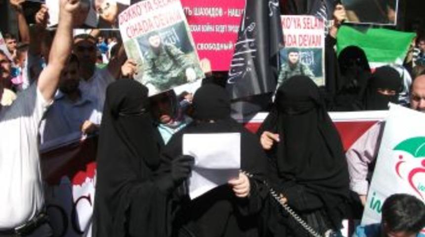 &Ccedil;e&ccedil;enlerden Rus protestosu