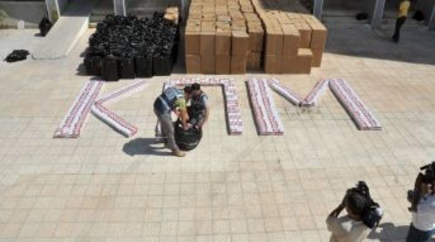 Sigara ka&ccedil;ak&ccedil;ıları polise yakalanmamak i&ccedil;in balık&ccedil;ı teknesiyle transfer yapmış