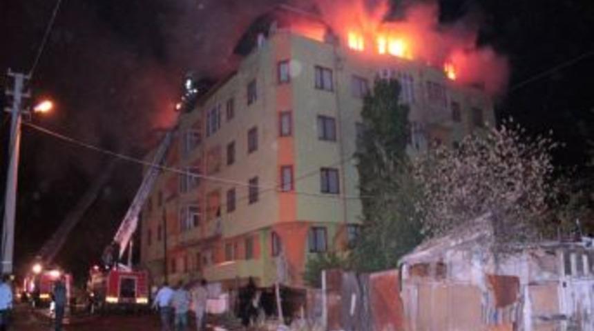 Mangal y&uuml;z&uuml;nden &ccedil;atıda &ccedil;ıkan yangın 3 saatte s&ouml;nd&uuml;r&uuml;lebildi